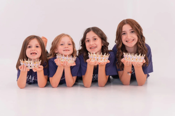 Bốn cô con gái của vợ chồng Ashlee. Ảnh: CBS News