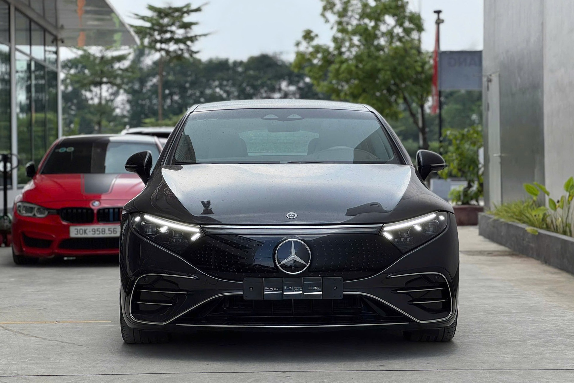 Xe sang chạy điện Mercedes-Benz EQS mất giá 2,4 tỷ sau chỉ 1.500km lăn bánh - 5