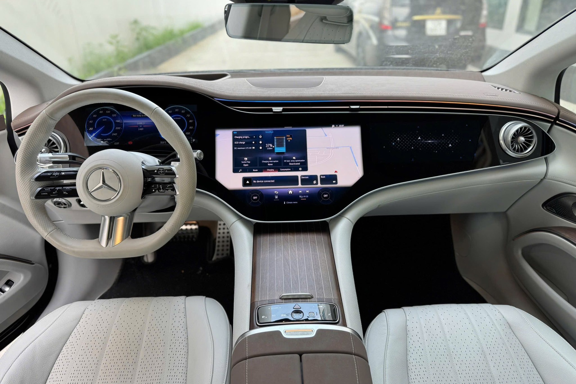 Xe sang chạy điện Mercedes-Benz EQS mất giá 2,4 tỷ sau chỉ 1.500km lăn bánh - 6