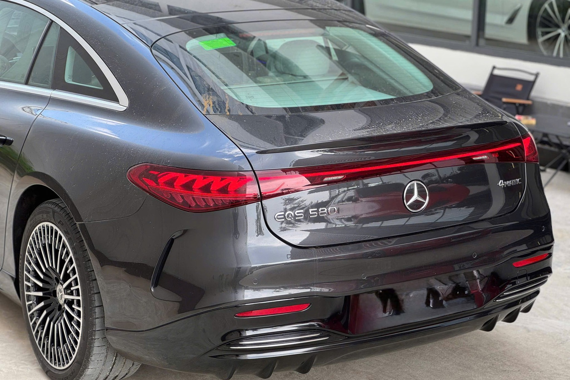 Xe sang chạy điện Mercedes-Benz EQS mất giá 2,4 tỷ sau chỉ 1.500km lăn bánh - 9