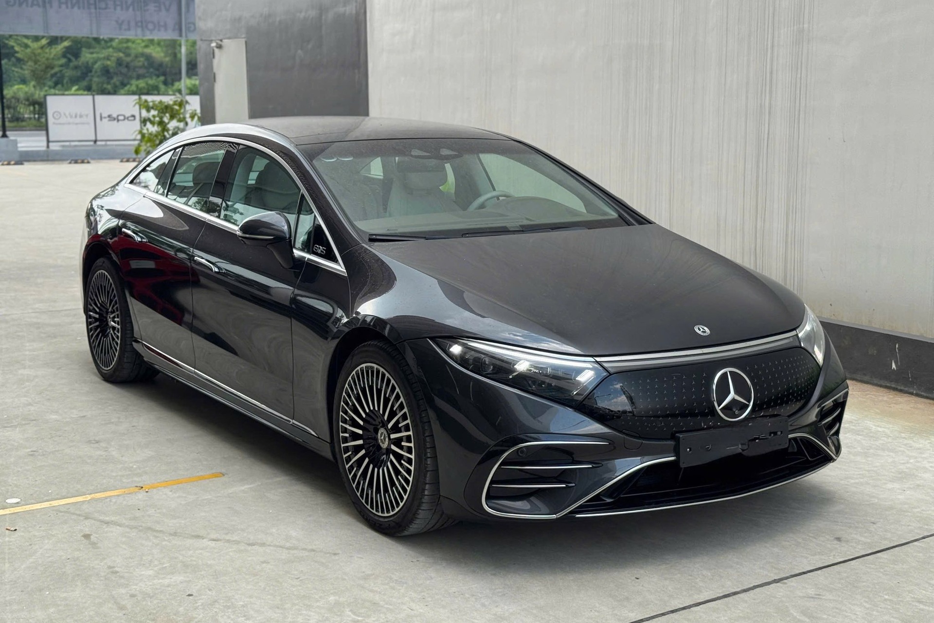 Xe sang chạy điện Mercedes-Benz EQS mất giá 2,4 tỷ sau chỉ 1.500km lăn bánh - 10