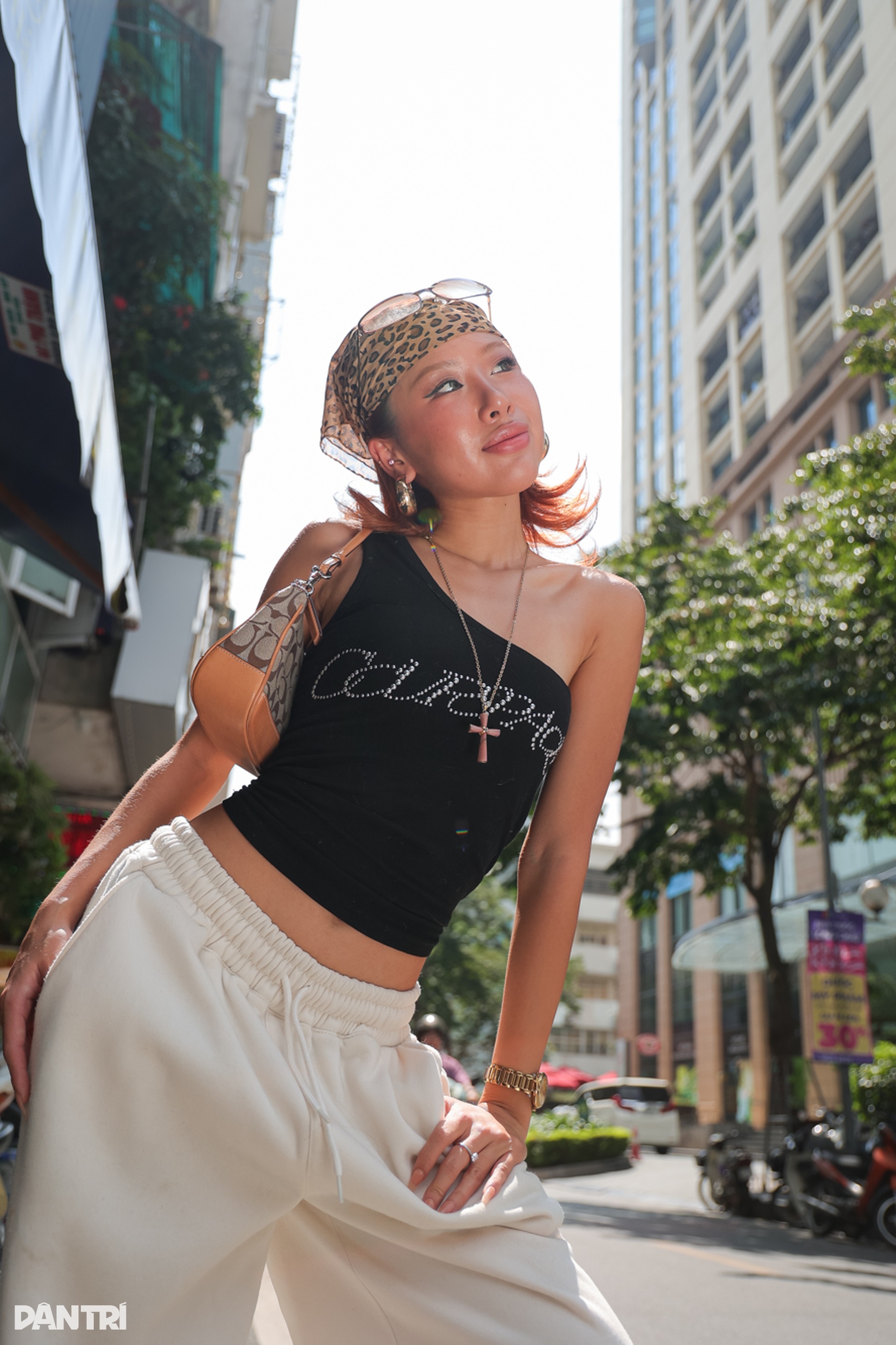 Phối đồ theo phong cách gái phố vừa sành điệu, vừa khoẻ khoắn - 6