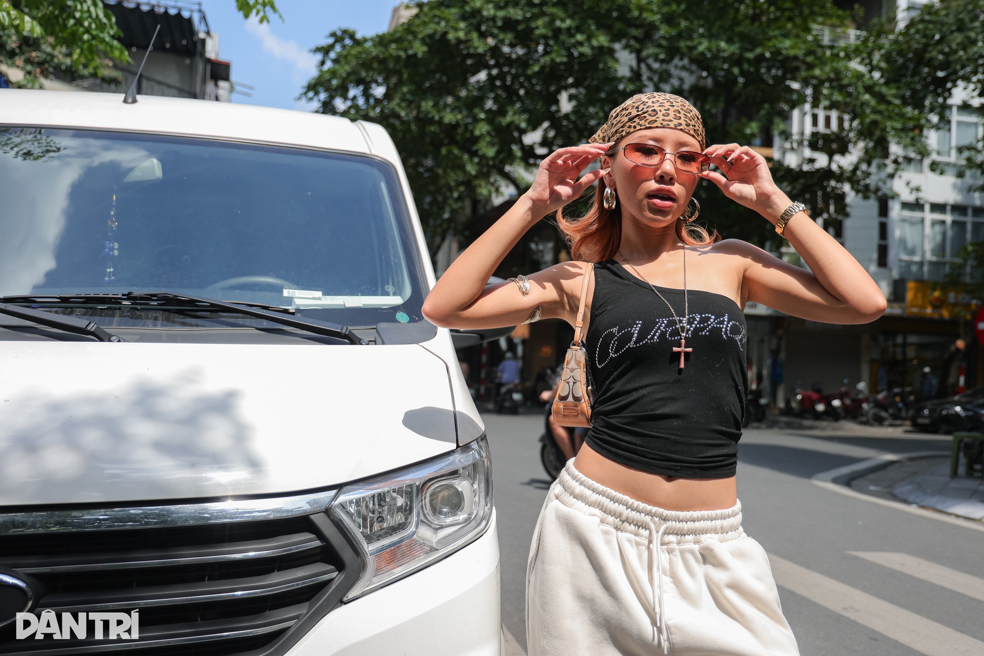 Phối đồ theo phong cách gái phố vừa sành điệu, vừa khoẻ khoắn - 9