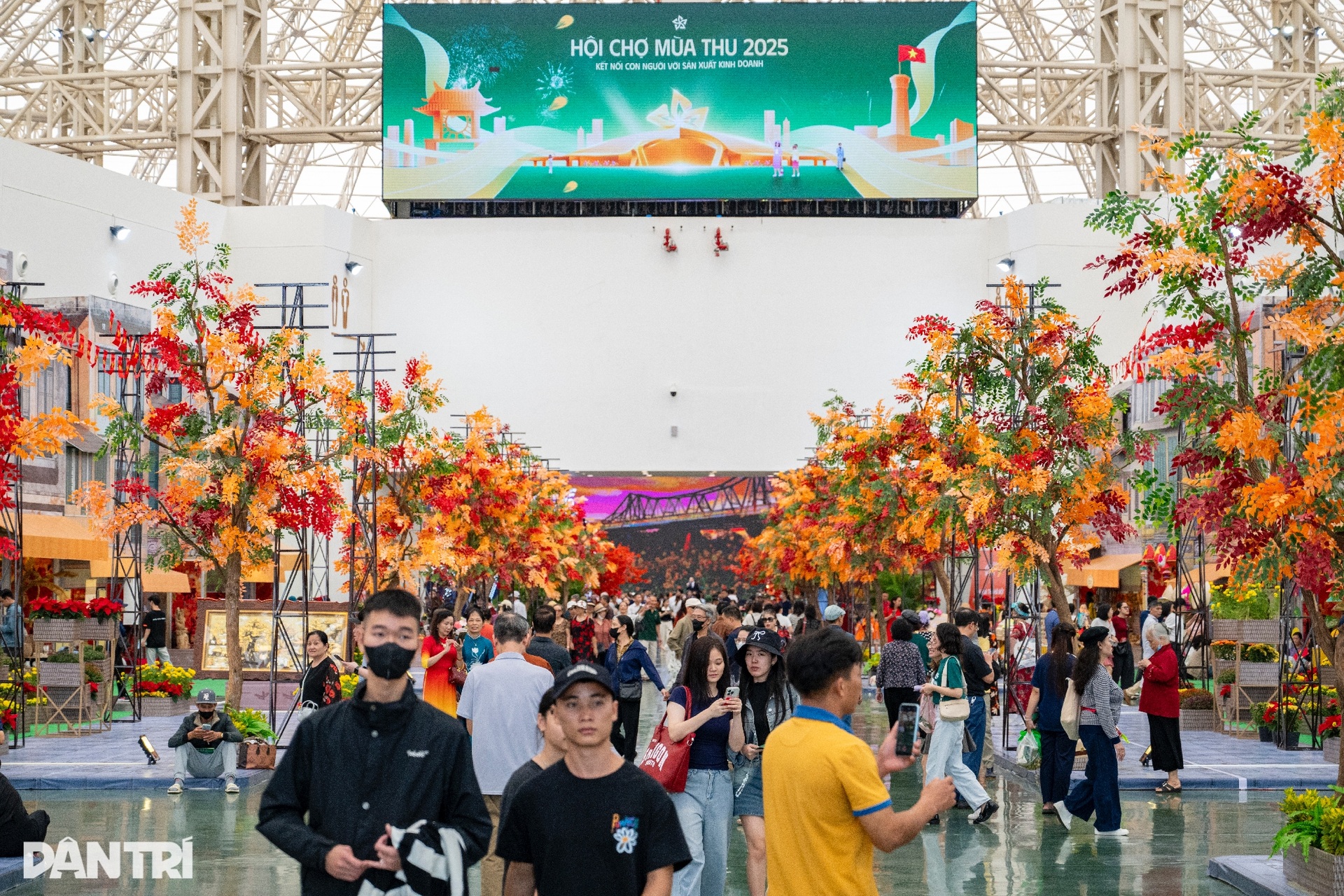 Sắc màu Tây Bắc nổi bật giữa không gian Hội chợ Mùa Thu - 1