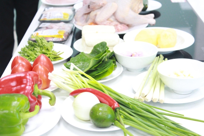 Tăng ăn rau xanh, nguồn đạm từ thịt trắng giúp cơ thể đào thải acid uric tốt hơn. Ảnh: Thành Trung