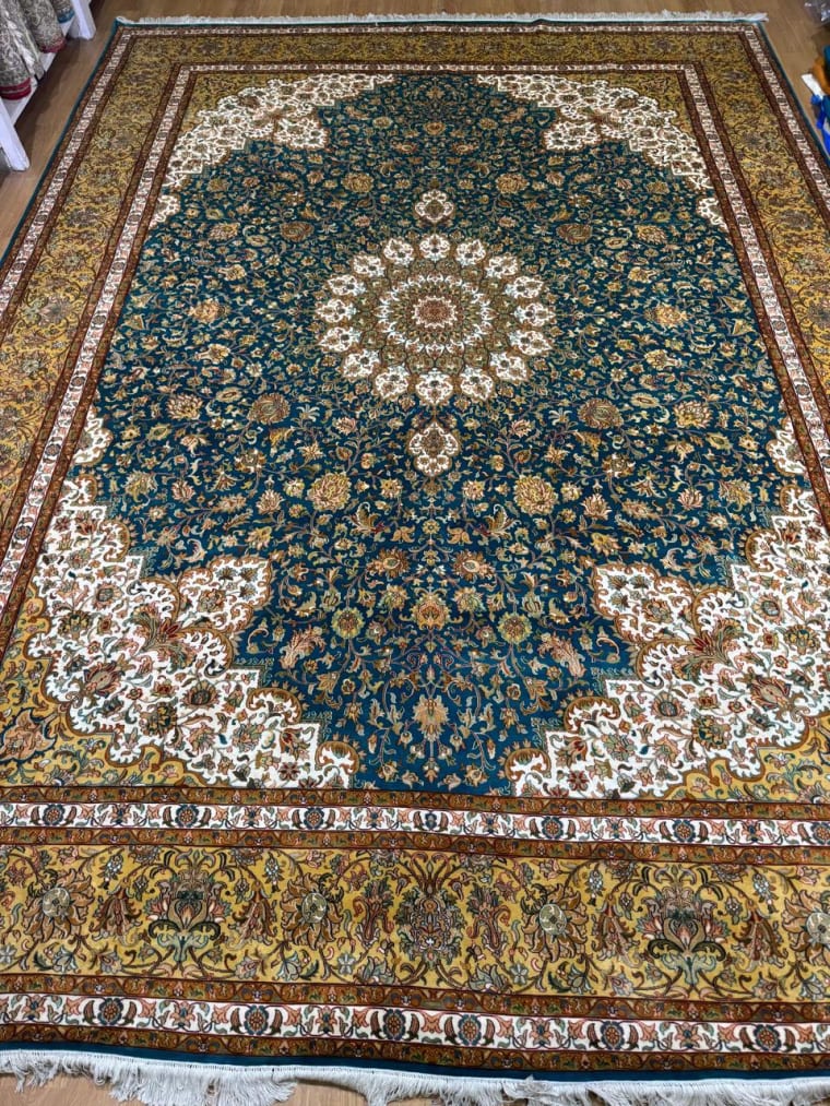 Emerald Ivory Medallion Carpet, handmade Kashmiri carpet