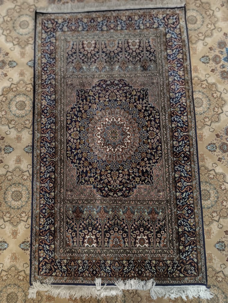 Charcoal Round Medallion Carpet