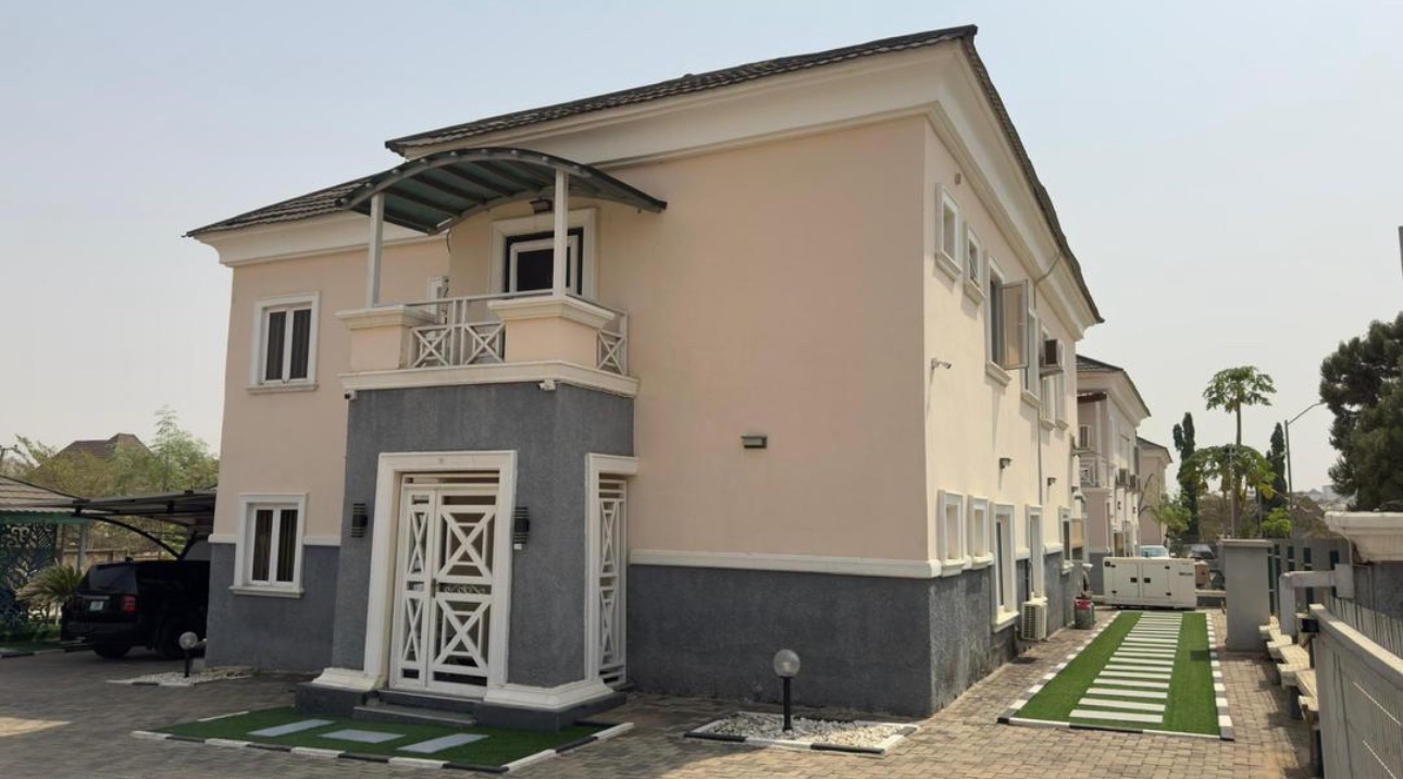 5 bedroom fully detached duplex  photo 1