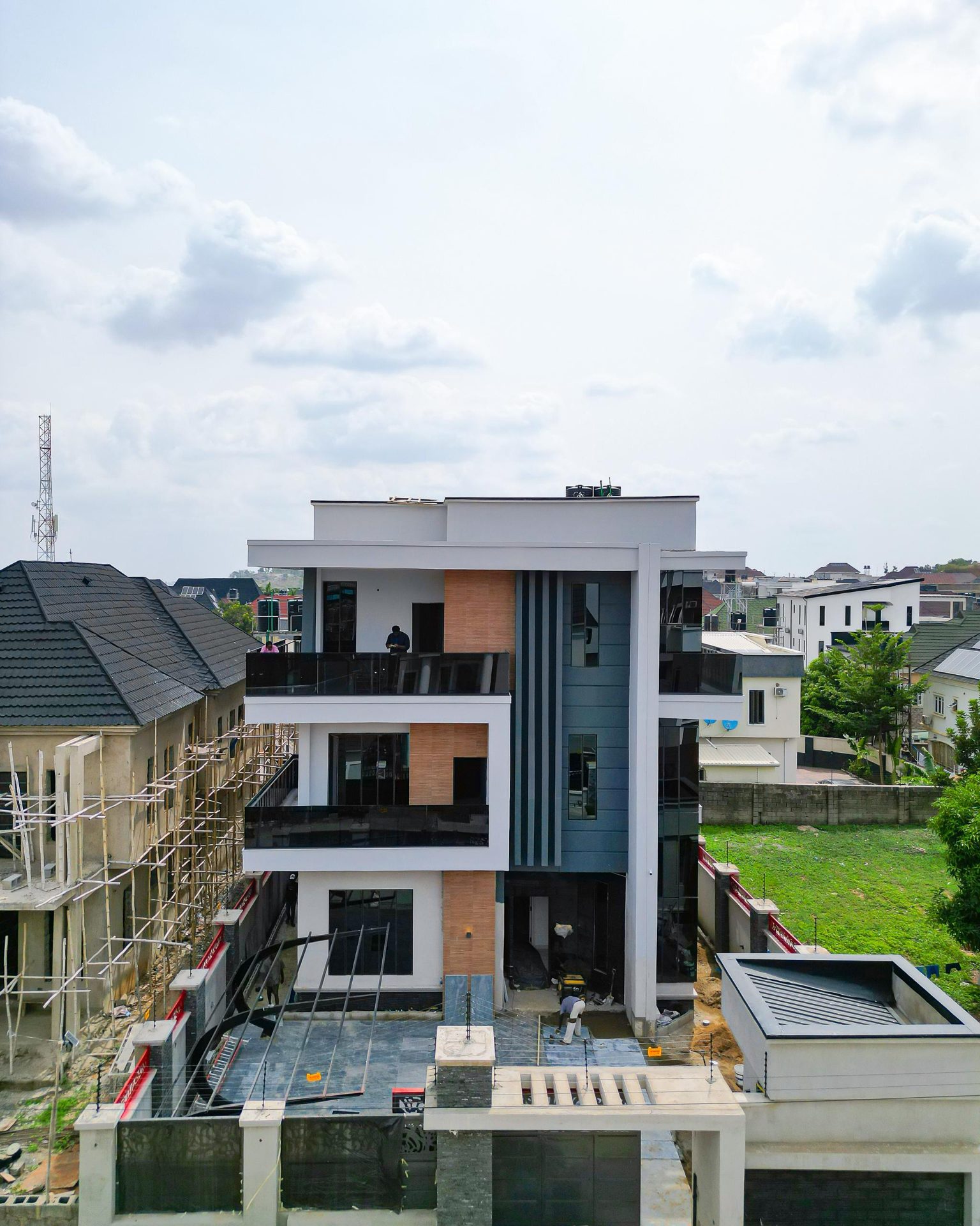 6 Bedroom Fully Detached Duplex  photo 1