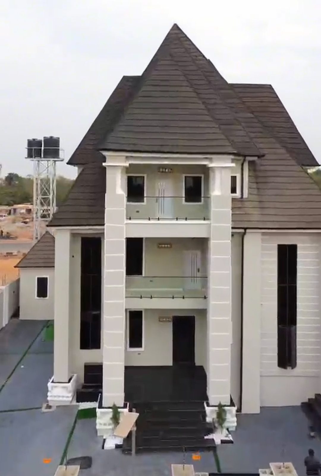 6 Bedroom Fully Detached Duplex  photo 1