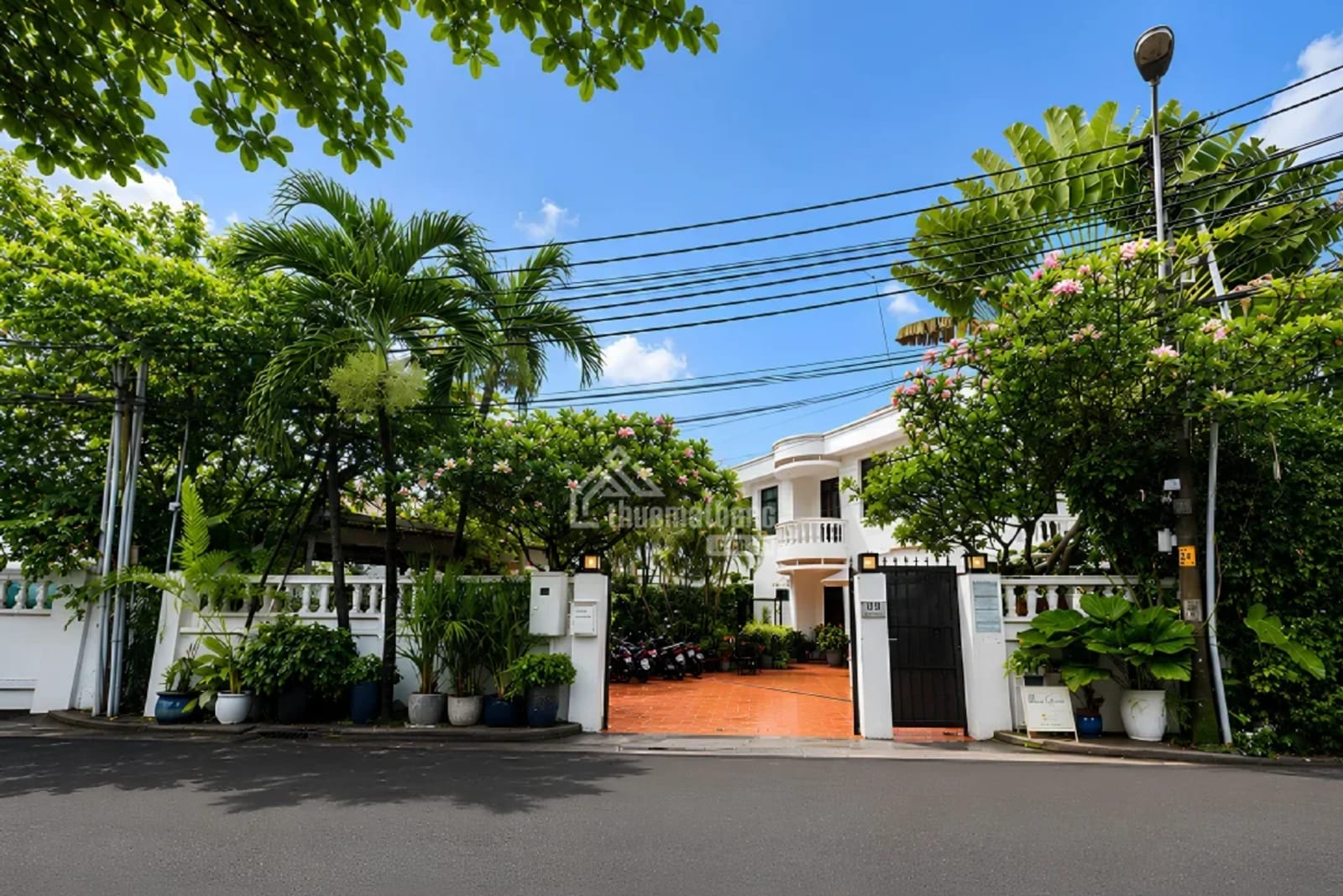 Cho thuê Villa sân vườn - hồ bơi riêng tư ở Thảo Điền Cho thuê Villa sân vườn - hồ bơi riêng tư ở Thảo Điền