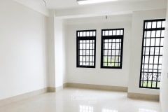 Cho thuê nguyên căn nhà mới mặt tiền đường P Bình Phú - ảnh 3