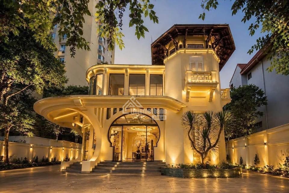 CHO THUÊ MẶT BẰNG QUẬN 1 - 100M2