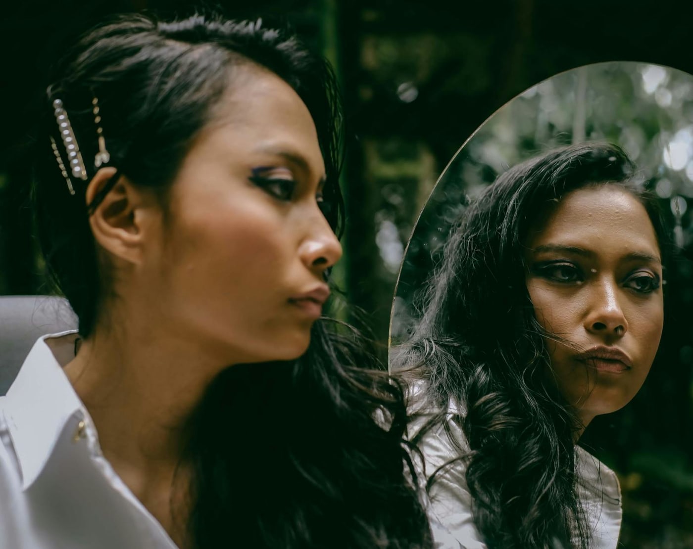 A therapist and client in a psychotherapy session.