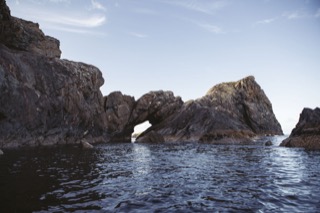 Natural arch, Gletness