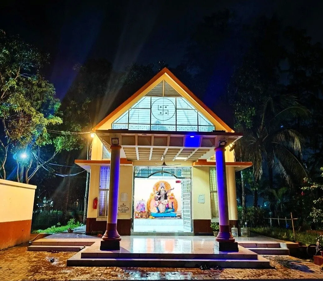 খুলনা বিশ্ববিদ্যালয় কেন্দ্রীয় মন্দির photo