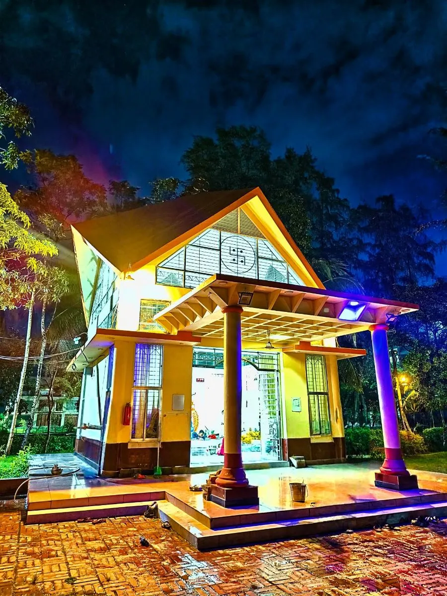 খুলনা বিশ্ববিদ্যালয় কেন্দ্রীয় মন্দির photo