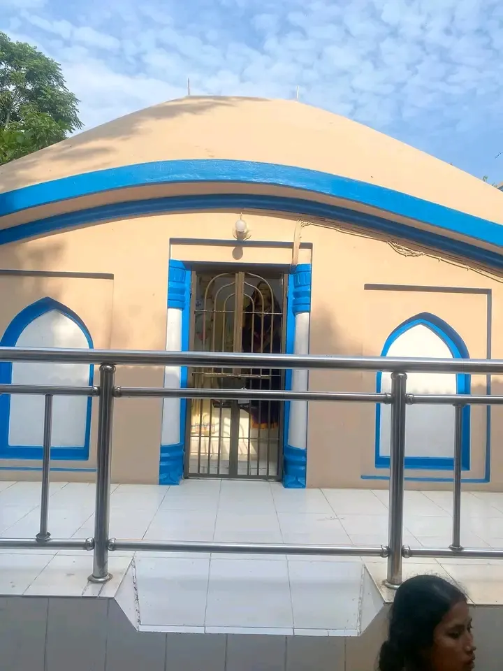 ঢাকাদক্ষিন শ্রীশ্রী চৈতন্য মহাপ্রভুর বাড়ি - ছবি 11