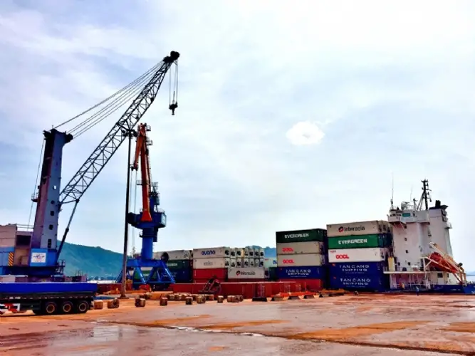 Vận chuyển hàng quá cảnh là gì? Khái niệm, phương tiện, lợi ích và hạn chế
