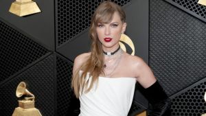 Taylor Swift’s $715 Huggie Earrings Look Just Like This $13 Pair on Amazon