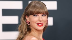 Taylor Swift's Raffia Handbag Is Set to Dominate Summer 2026