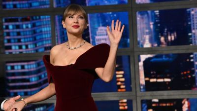 Yes, Taylor Swift’s Flower Claw Clip Look Is on Amazon for $9