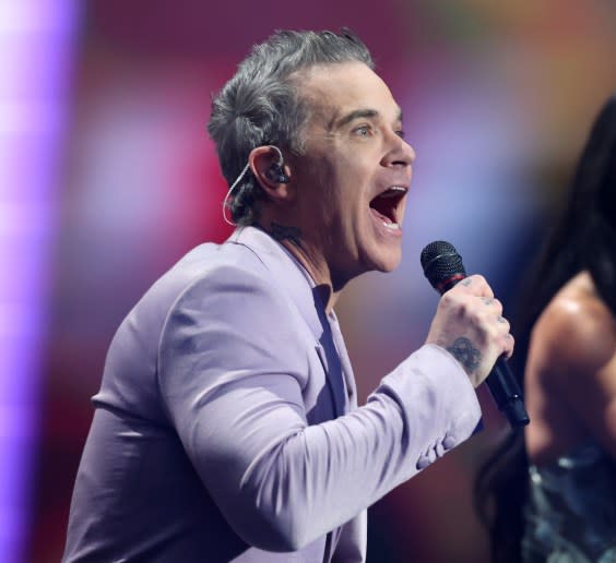 Robbie Williams Breaks Beatles Chart Record By Waiting Out Taylor Swift Album Rollout