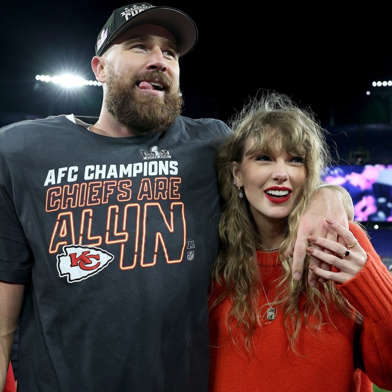 Travis Kelce Reacts to Taylor Swift’s Portrait in Arrowhead Stadium