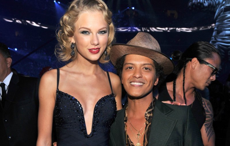 Bruno Mars responds after Taylor Swift fans accuse him of dissing her in liking post calling her “talentless”