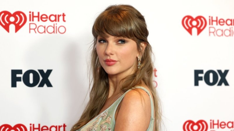 Taylor Swift Found the Perfect Floral Dress Style for Summer Weddings