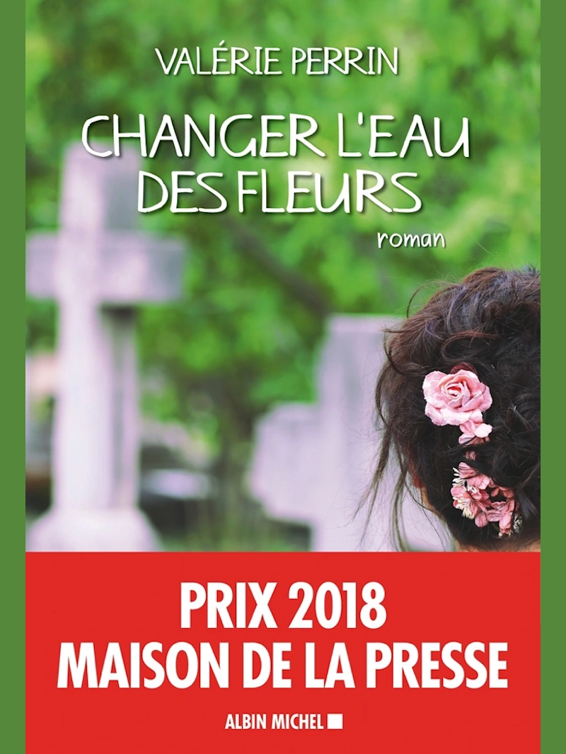 Changer l'eau des fleurs