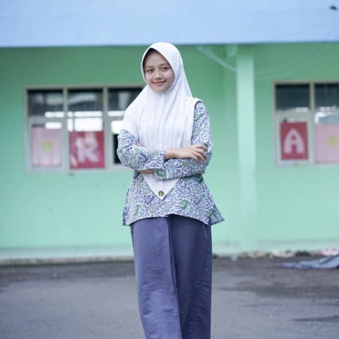 Foto Seragam Batik Putri
