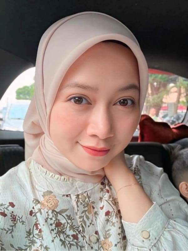 Rina Lestari S.Pd, Gr, M.M