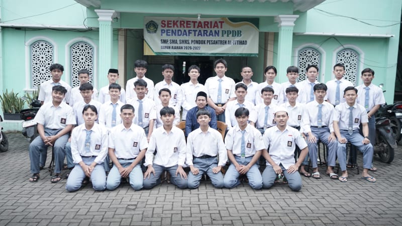 Foto bersama dengan wali kelas XII IPA I