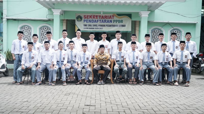 Foto bersama dengan wali kelas XII IPS I
