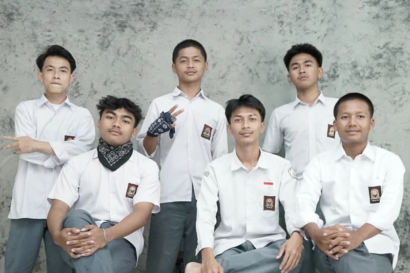 12 B APL Group 4