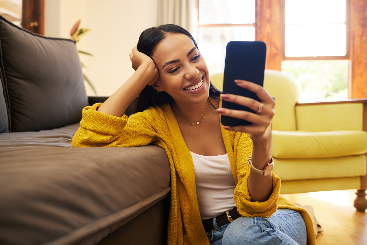 woman using cronometer app