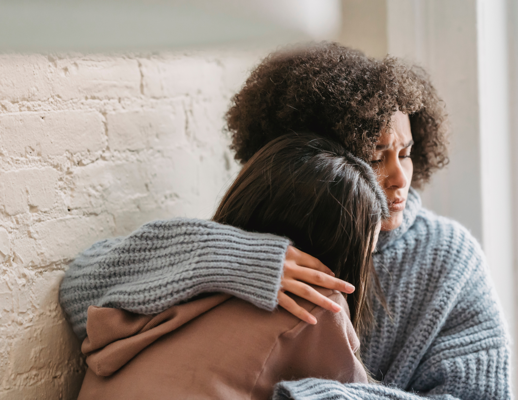 woman comforting a friend who suffered a miscarriage