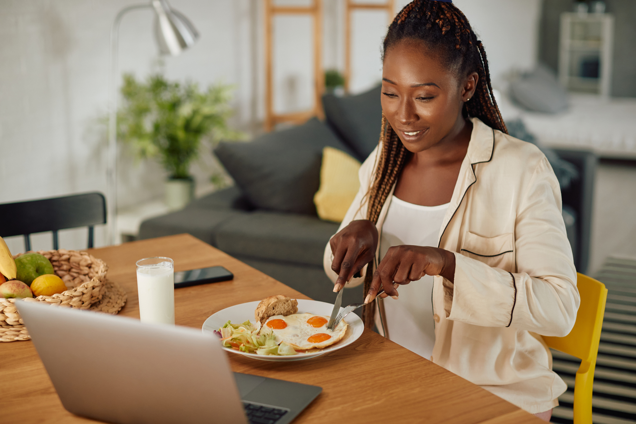 woman eating fried eggs