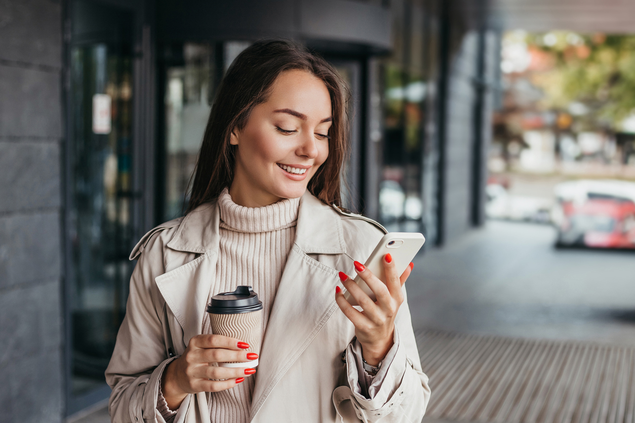 woman inputting her coffee in a nutrient tracker