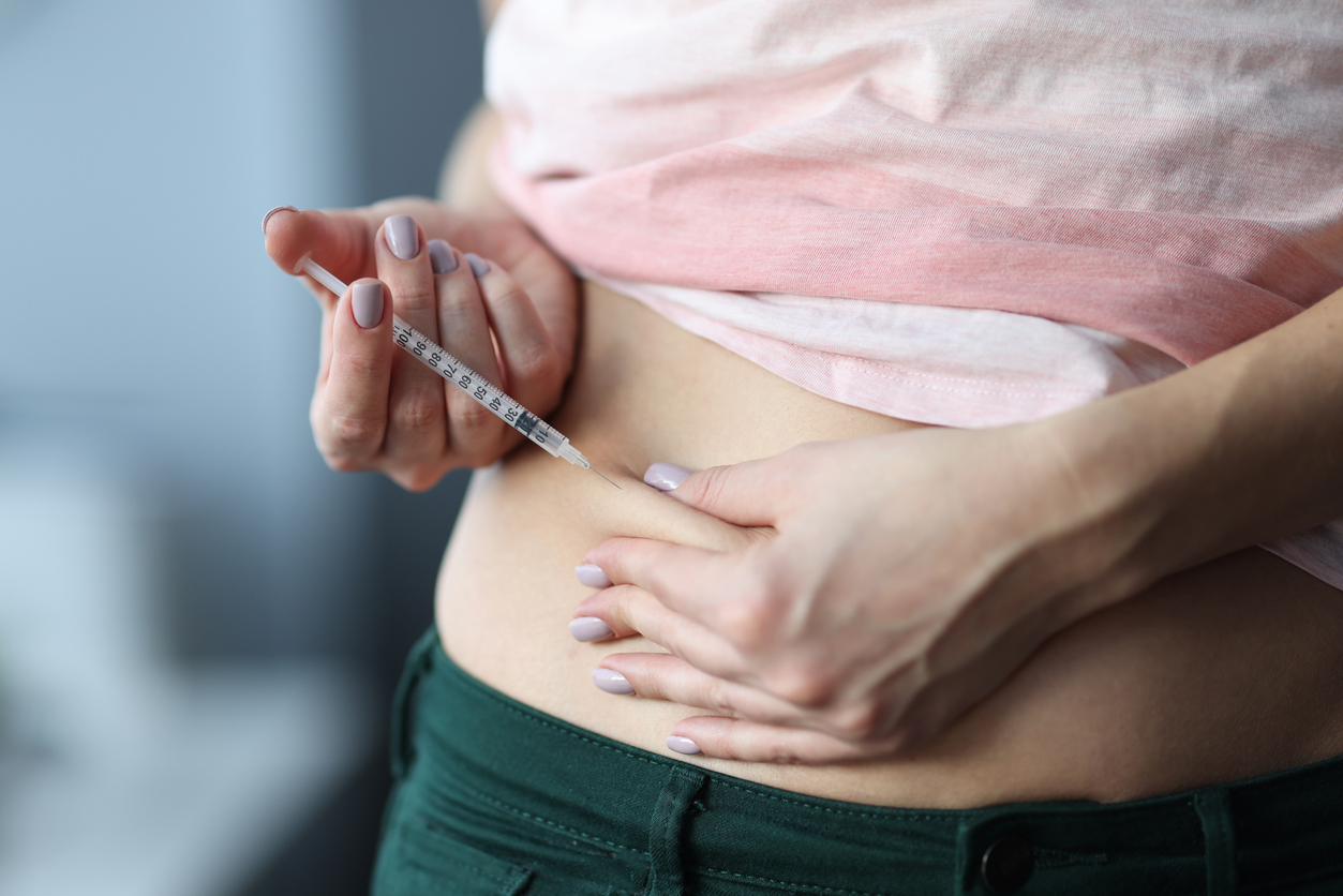 woman giving herself an ivf injection