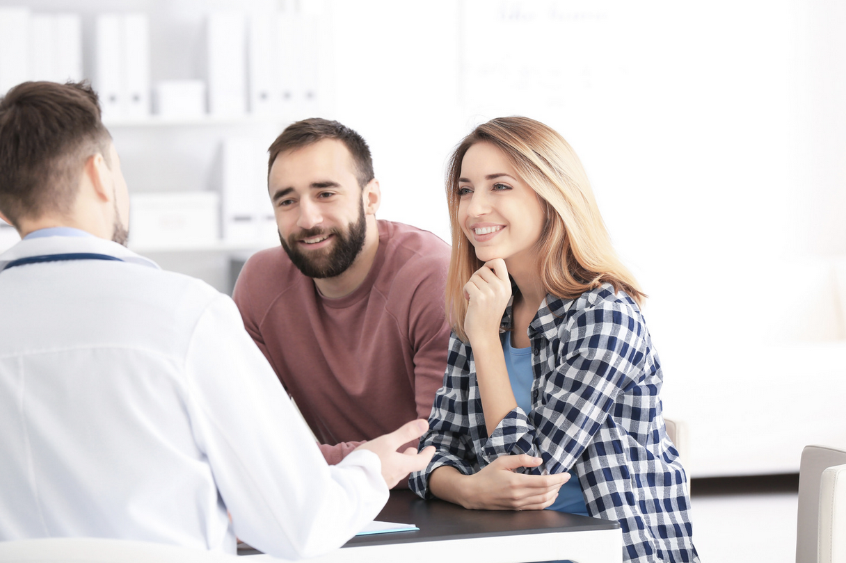 couple meeting with a third-party reproduction specialist