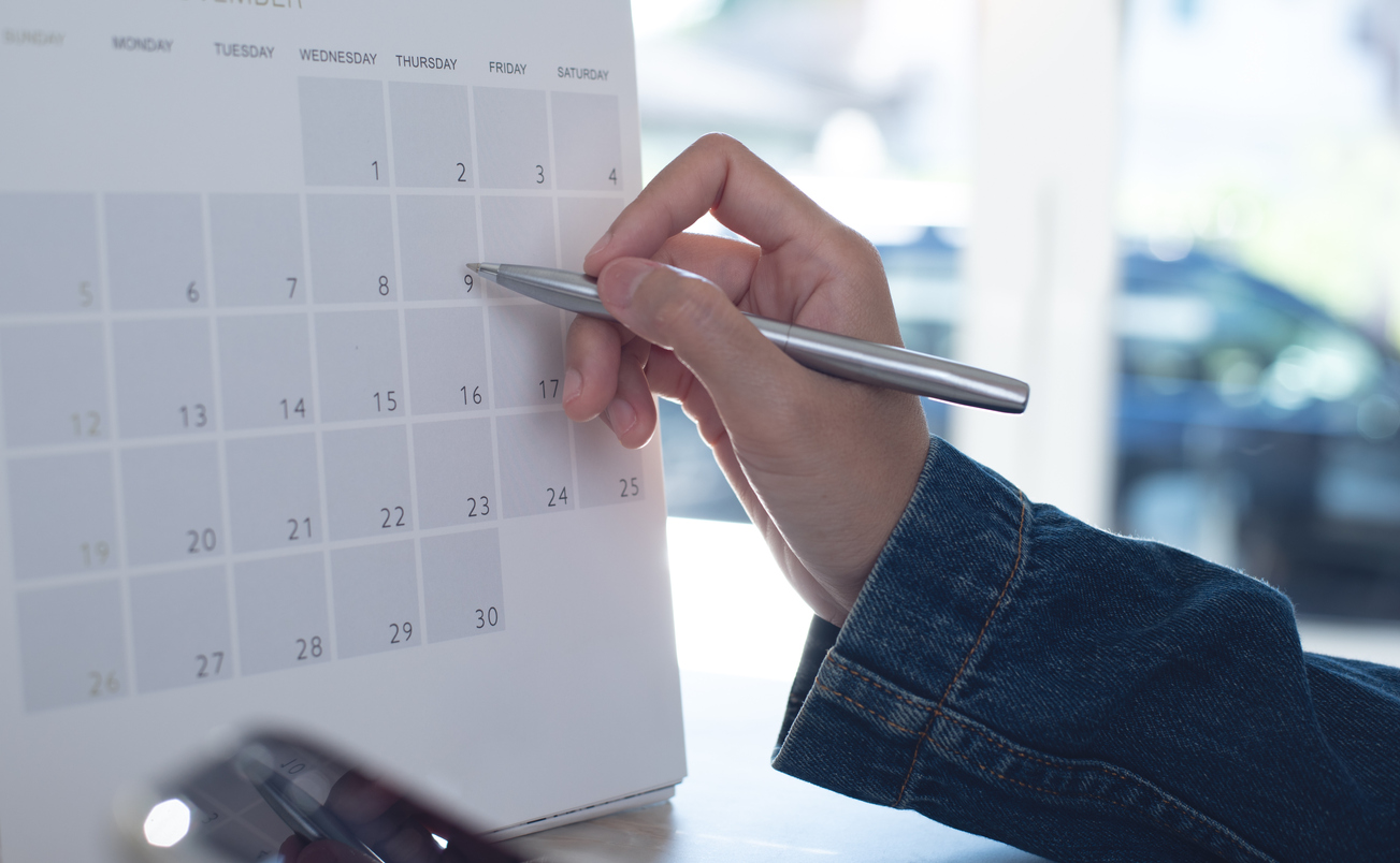 woman marking her menstrual cycle on a calendar