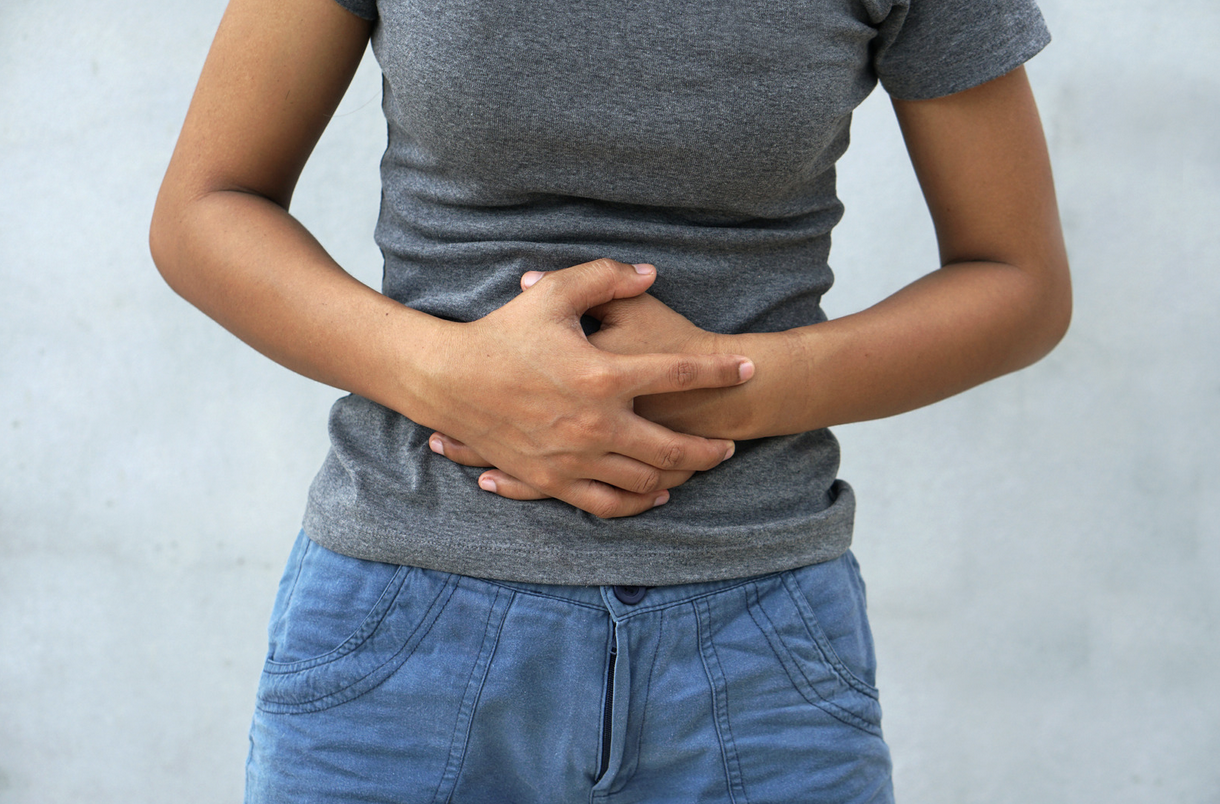 woman experiencing stomach or pelvic pain