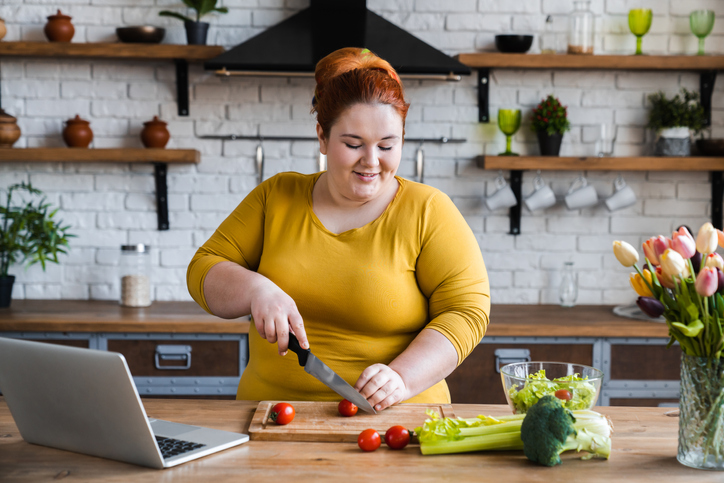 woman cooking according to a keto diet