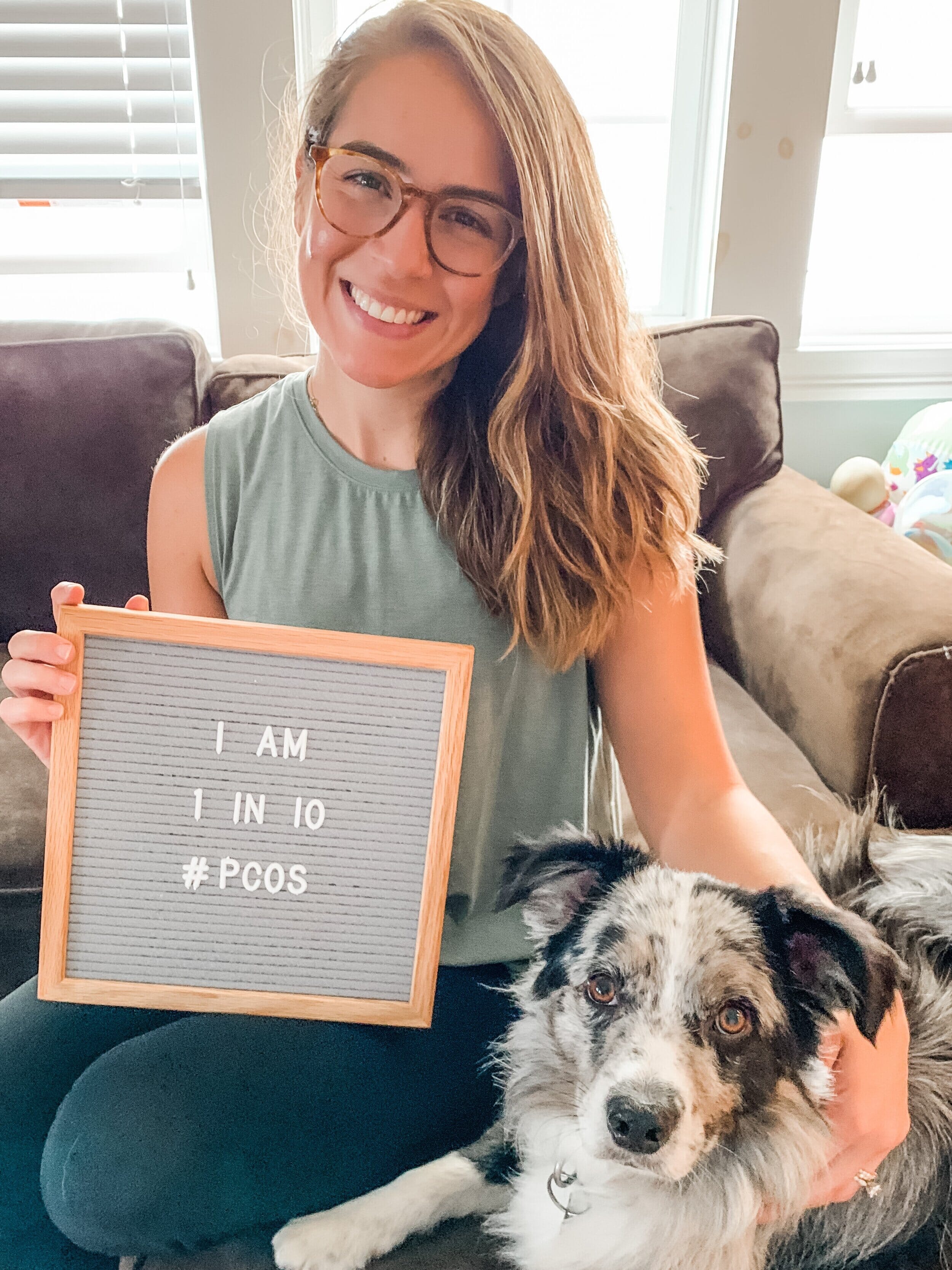 kristyn hodgdon holding a sign that reads "i am 1 in 10 #pcos"