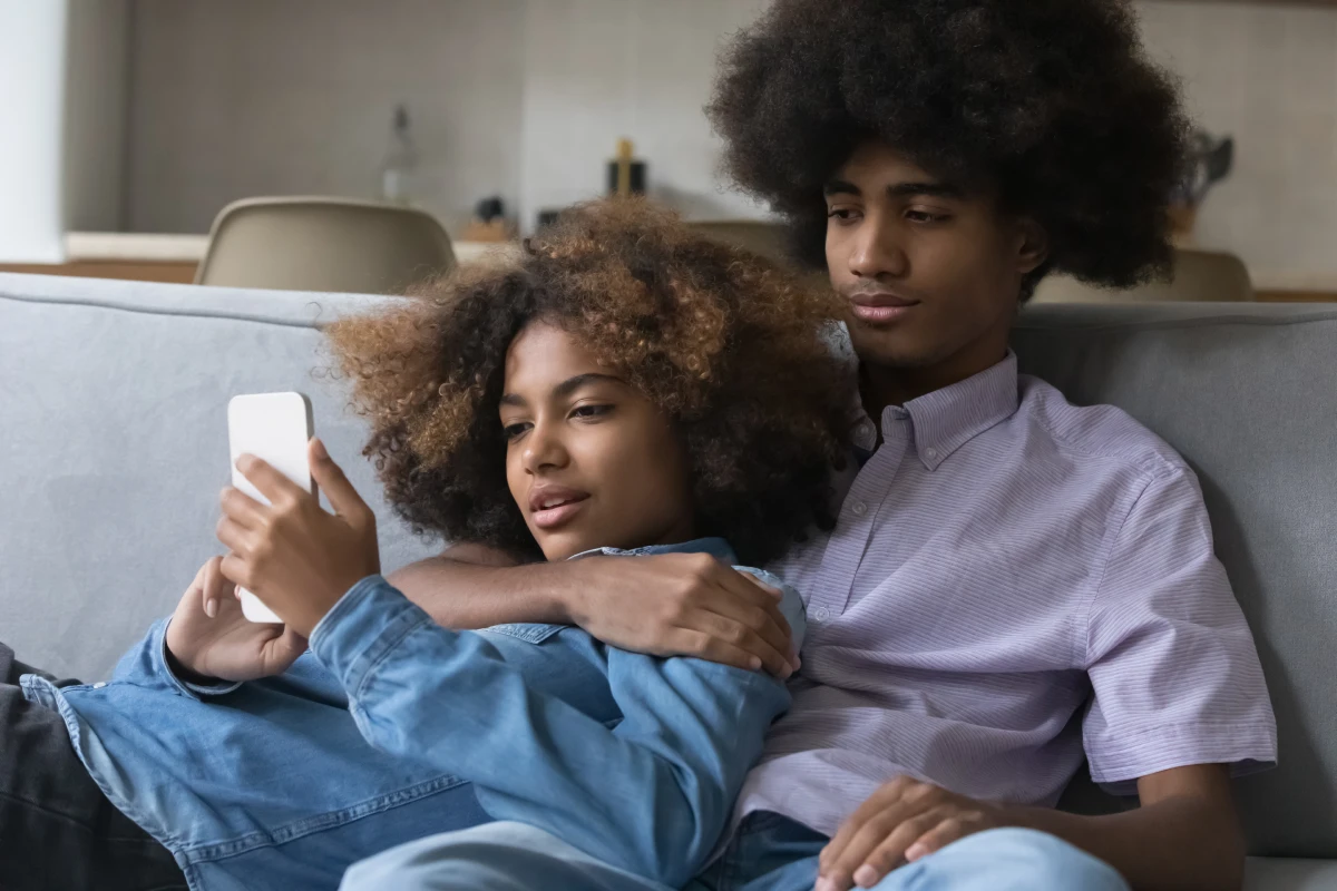 couple tracking ovulation on the phone