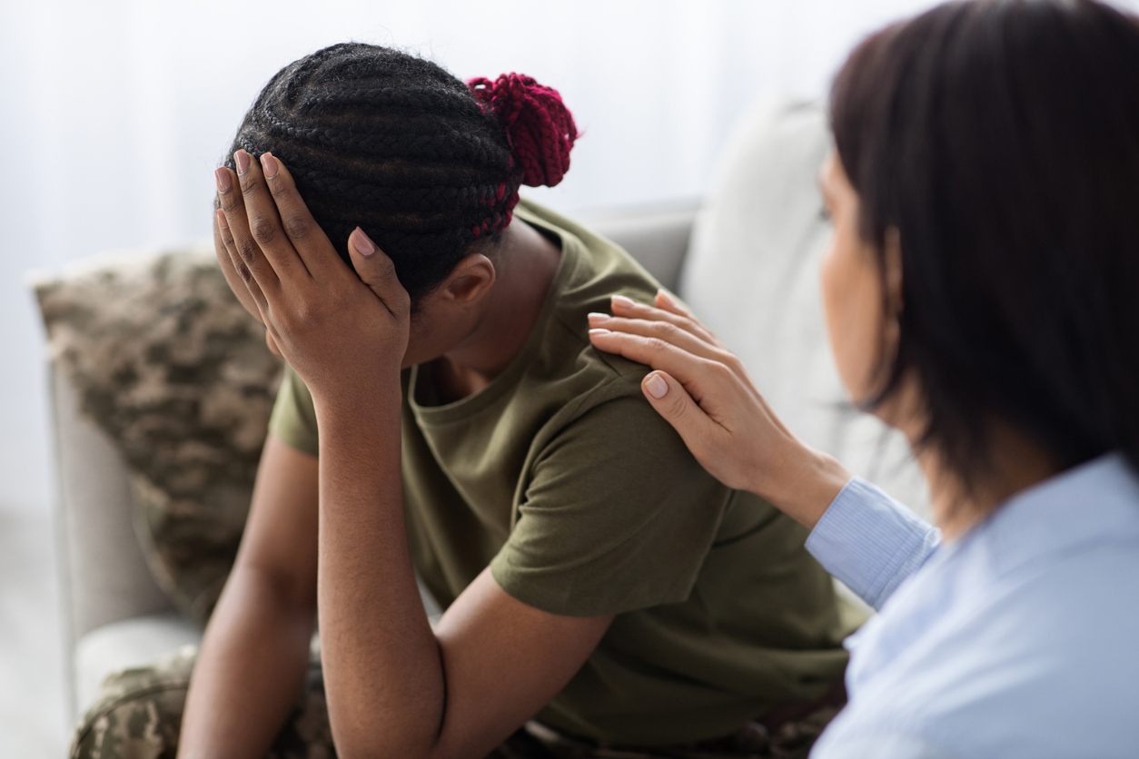 woman comforting her friend with ptsd