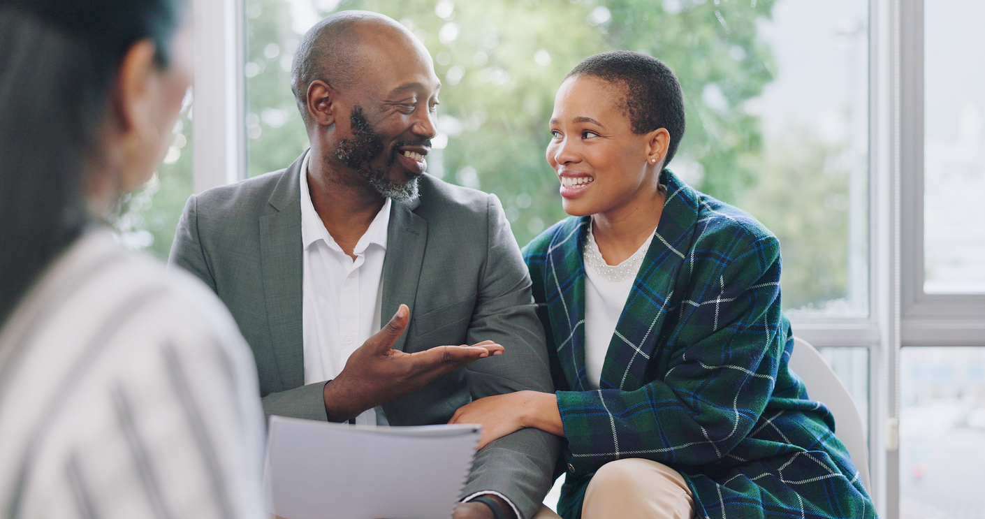 couple doing financial counseling at a donor egg bank