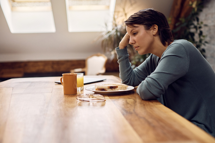 woman with no appetitie on her period